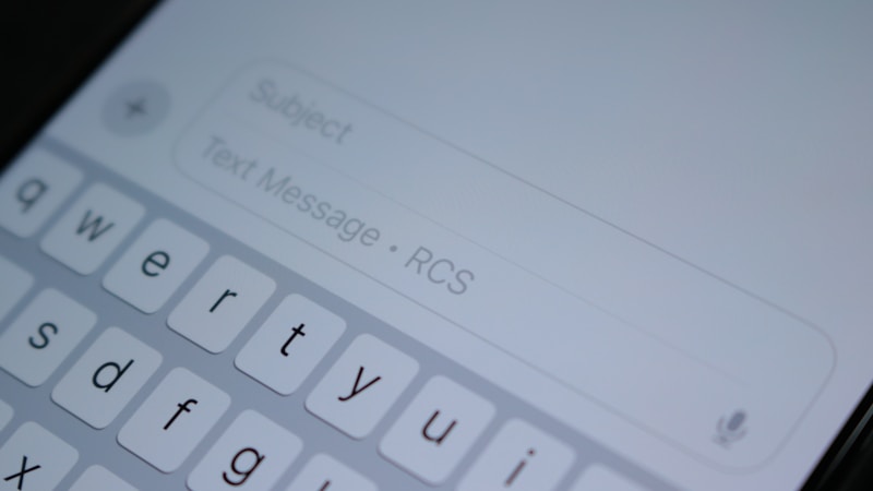 iPhoneの字が小さくて読めないときの解決ガイド｜文字サイズを見やすく調整する簡単な方法