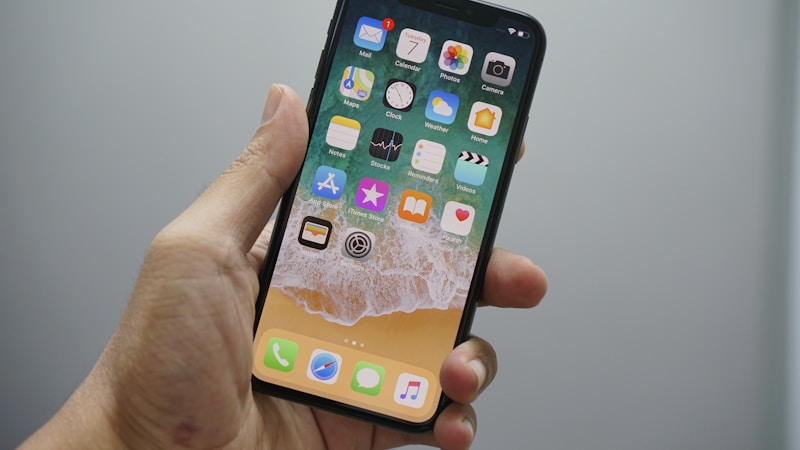iPhoneの字が小さくて読めないときの解決ガイド｜文字サイズを見やすく調整する簡単な方法
